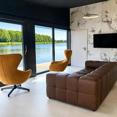 Comfortable House On The Water With A Jacuzzi Ботель Дзивнув