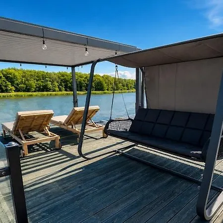 Comfortable House On The Water With A Jacuzzi * Дзивнув