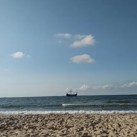 Ботель Comfortable House On The Water With A Jacuzzi